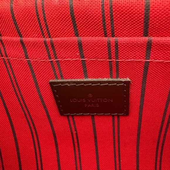 Louis Vuitton Brown Wallet with Iconic Checkered Design - Picture 7 of 12